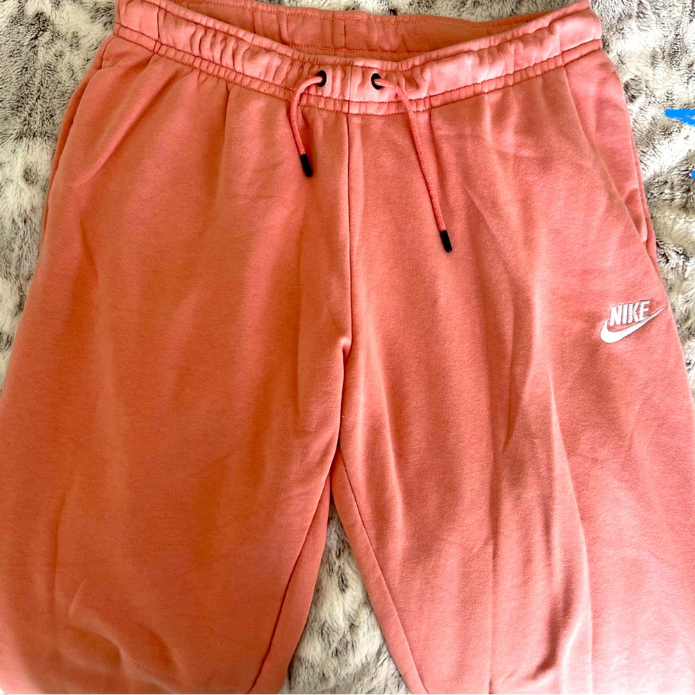 Nike Jogger sweatpants- Size: Women’s M
